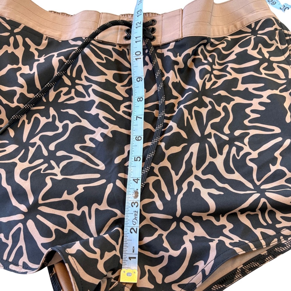 Prana Womens Floral Print Athletic Shorts Zipper Pocket Large No Liner Tan Black - Picture 8 of 8
